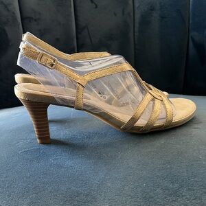 New Dressy Comfort System Gold Heels